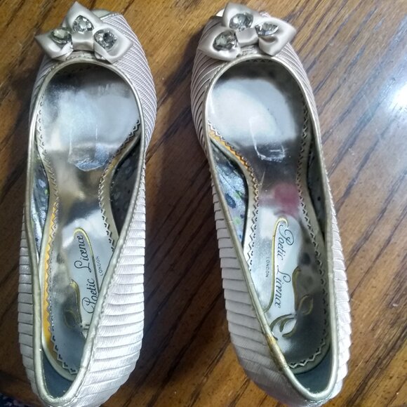 Champagne Pumps - Picture 8 of 9